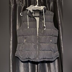 Quilted Hooded Puffer Vest - Black